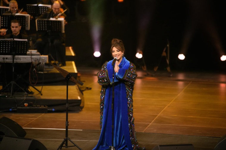 الفنانة أصالة نصري على المسرح